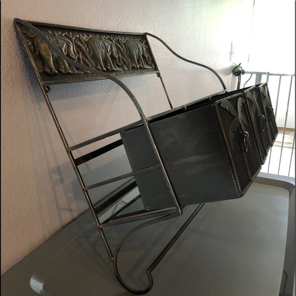 Metal Wall Shelf/Towel Rack & Storage - Picture 3 of 7